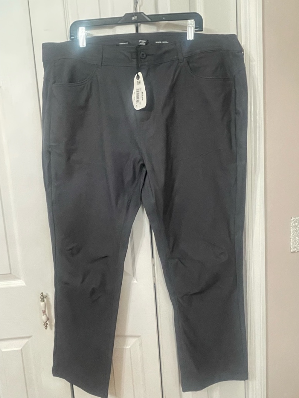 NWT Woman’s Halle Straight pants plus II in the color Coal size 20W inseam 30